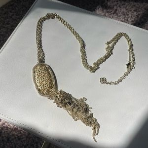 Kendra Scott necklace